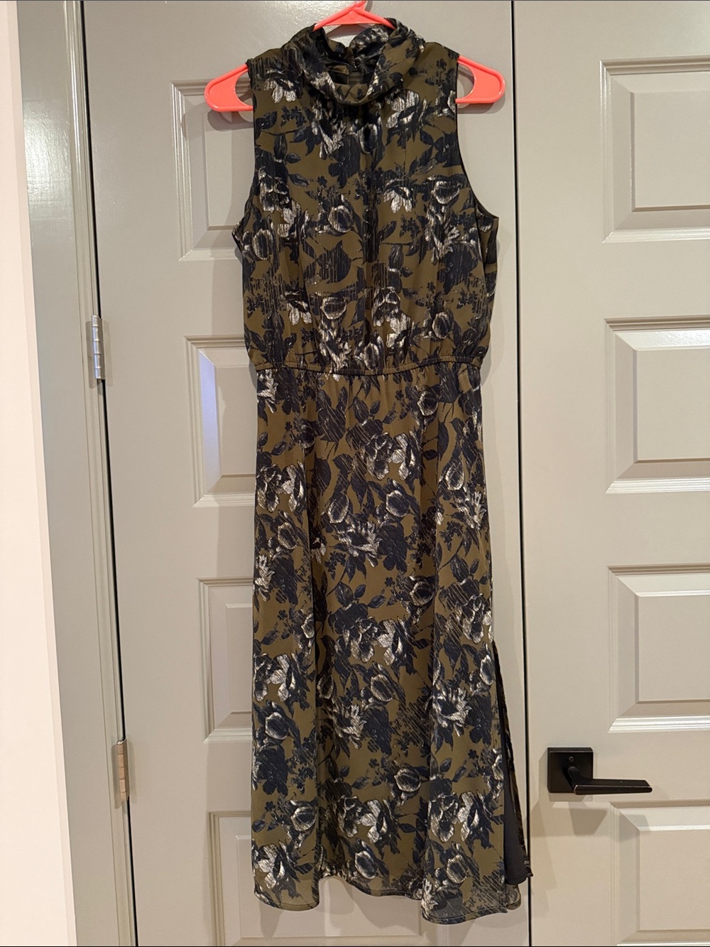 Evereve Olive Floral Sleeveless Midi Dress with Navy & White Accents